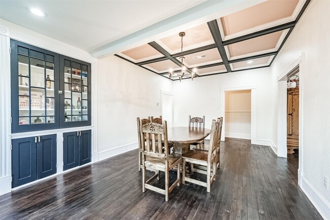 Building Photo - 4016 Avenue Q 1/2