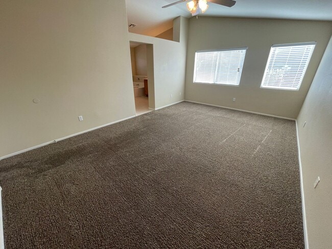 Building Photo - 3 Bedroom 2 1/2 Bathroom w/Den & Loft
