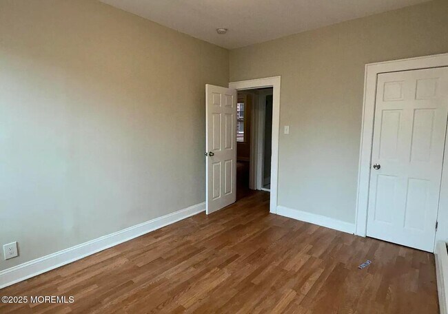 Building Photo - 307 Clinton Pl