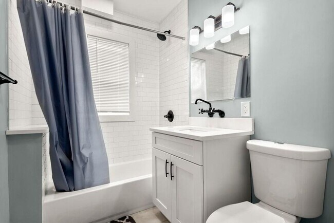 Building Photo - 389 Centre St