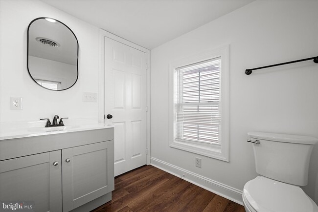 Building Photo - 117 E Monmouth St