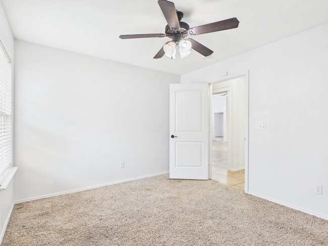 Building Photo - 4/2/2 in City View!