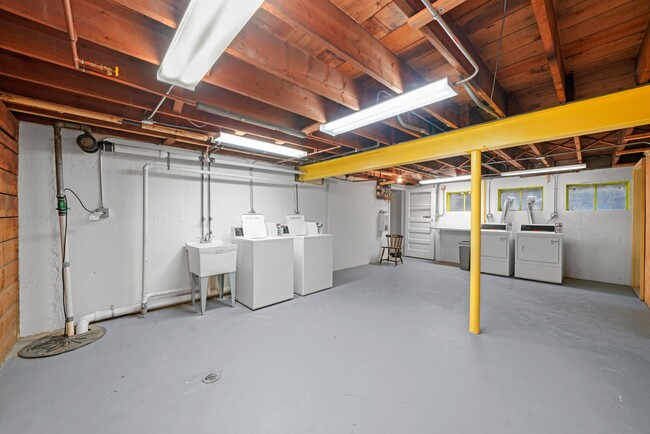 Building Photo - 8054 Niles Ave