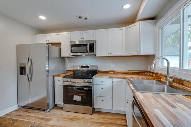 Building Photo - 1334 Miller Ave