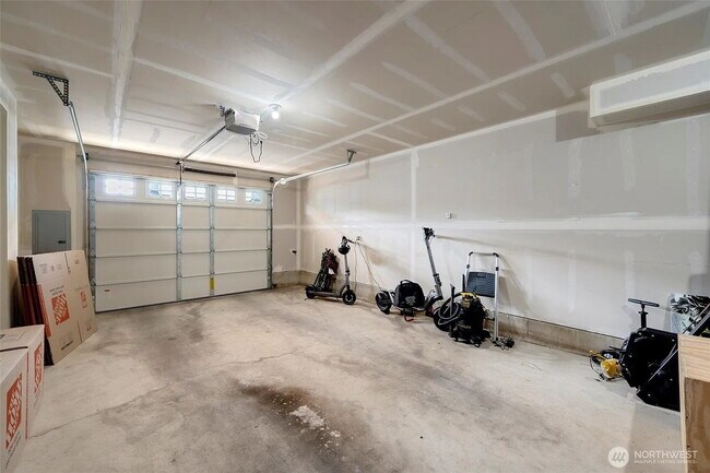 Building Photo - Modern 2-Bed, 2.5-Bath in Prime Location -...