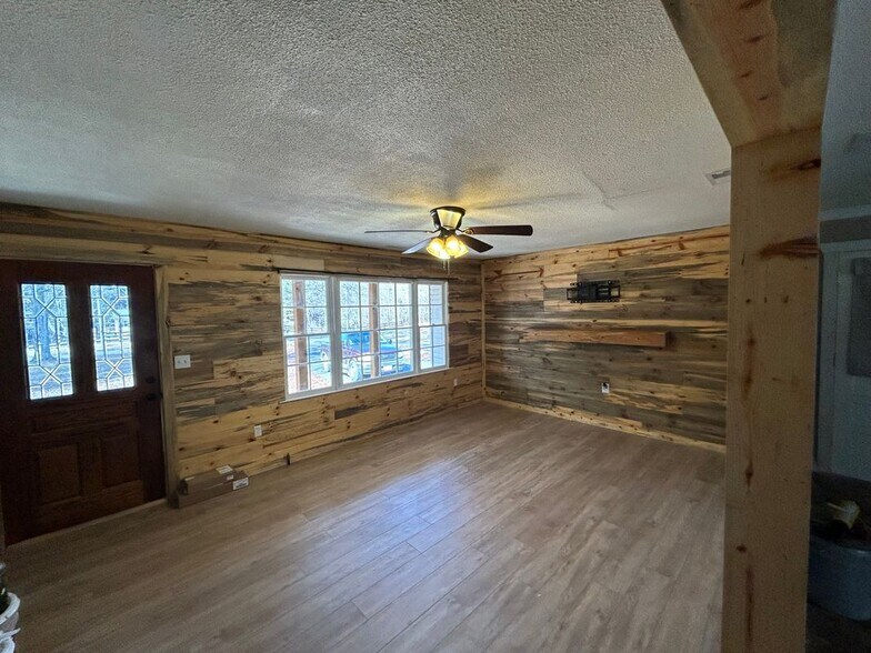 Building Photo - 2886 Harrisburg Rd