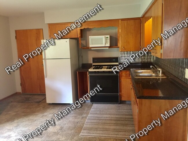 Building Photo - Two Bedroom Duplex