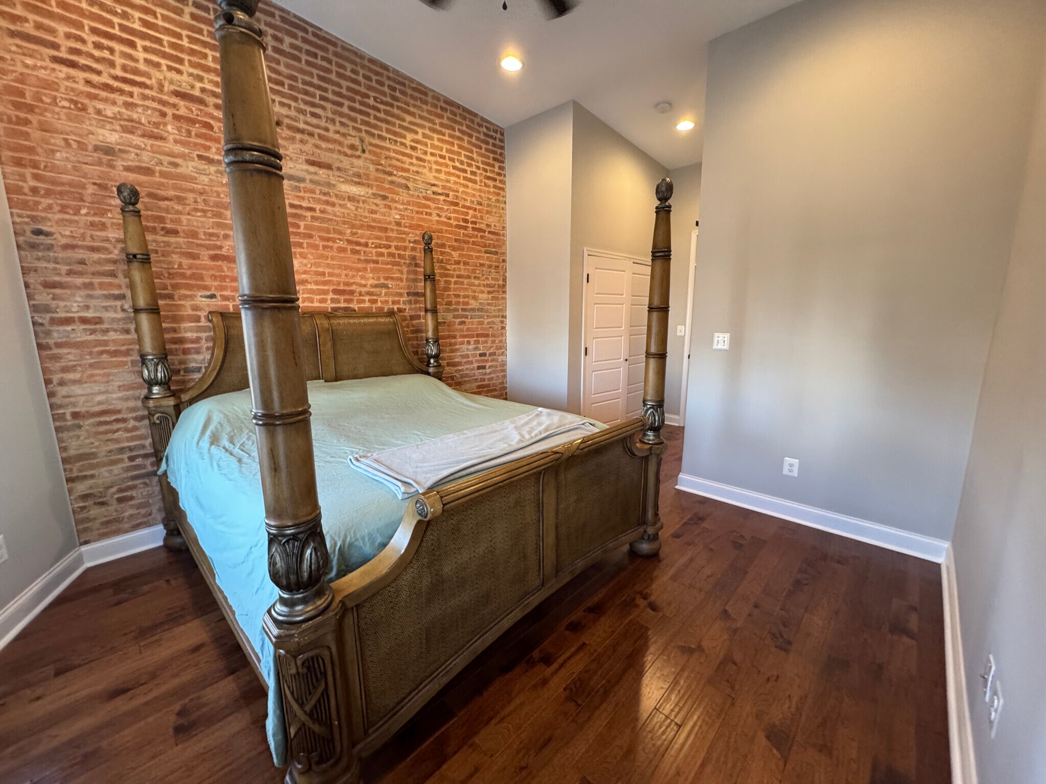 Master bedroom - 812 W 34th St