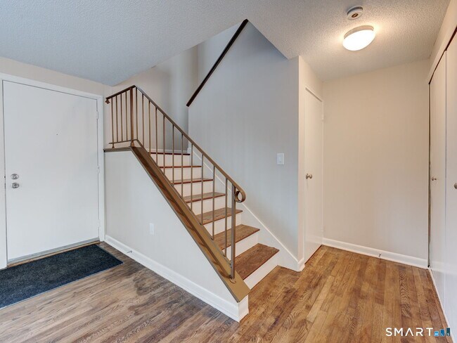 Building Photo - 275 Pierremount Ave