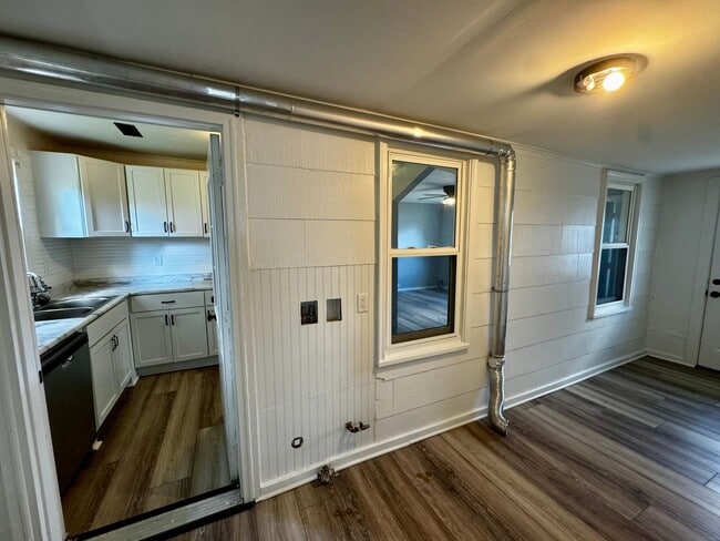 Building Photo - Updated 2 Bed Ranch Home w/ Huge Fenced Yard, Attached Garage & No Stairs – Moline