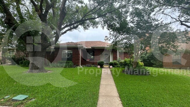 Primary Photo - 1633 Palisades Dr
