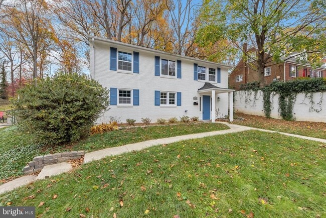 Building Photo - 3825 Larchwood Rd