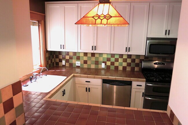 Kitchen. North facing - 1948 N Van Ness Ave