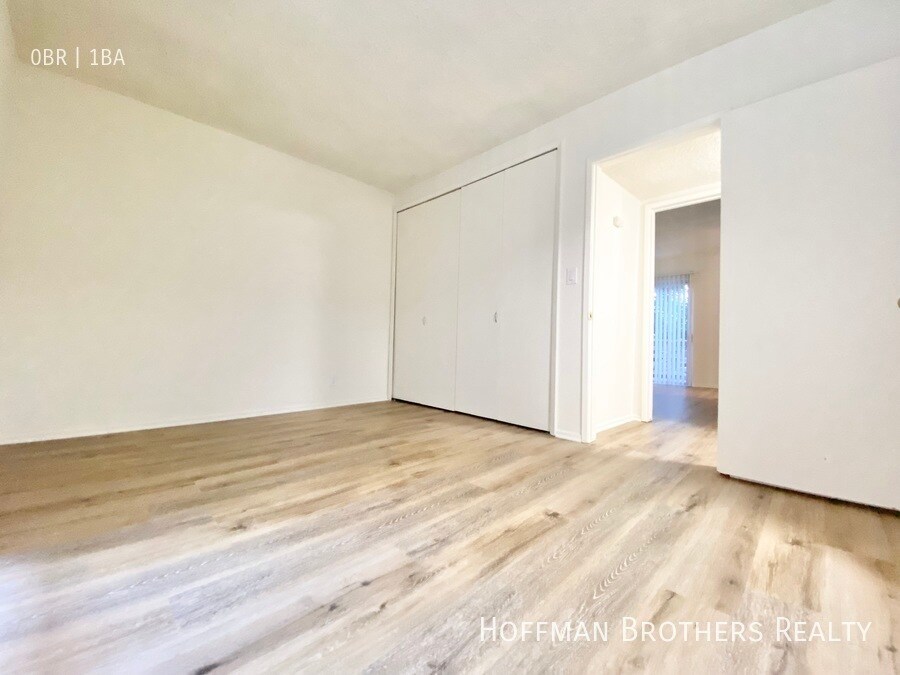 Building Photo - 1140 N Clark St