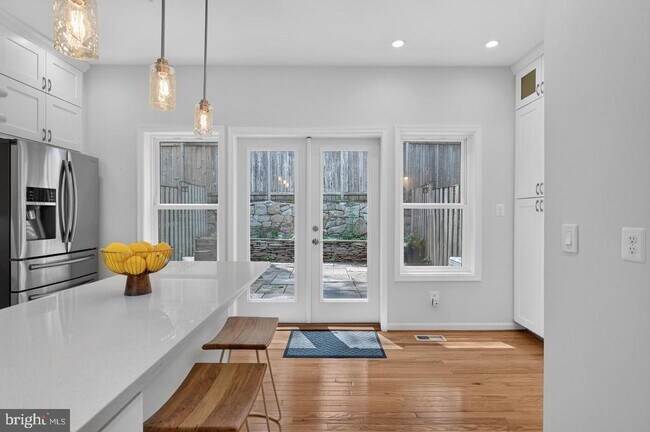 Building Photo - 122 Sanborn Pl