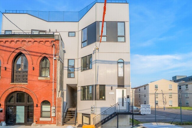 Building Photo - 1533 N Sydenham St