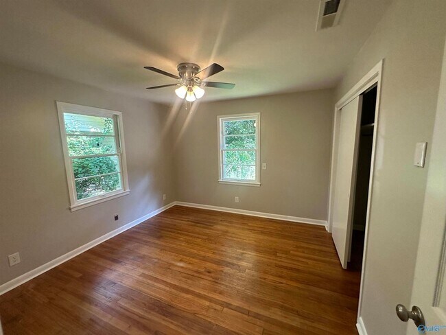 Building Photo - 2007 College St SE