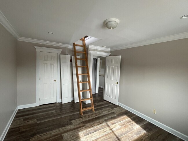 Building Photo - Charming Remodeled 5bd Country Home in Pal...