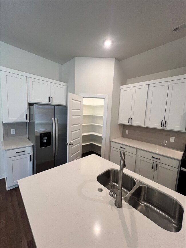 Building Photo - 522 W Branta St
