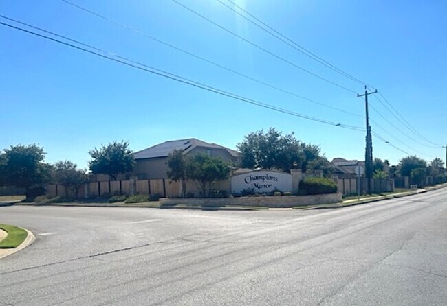 Building Photo - Spacious Updated One-Story Home in Northwest San Antonio