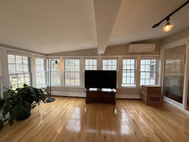 Building Photo - 4 Nelson Dr