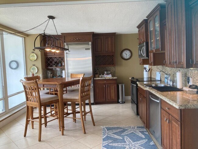 Building Photo - 2100 S Ocean Ln