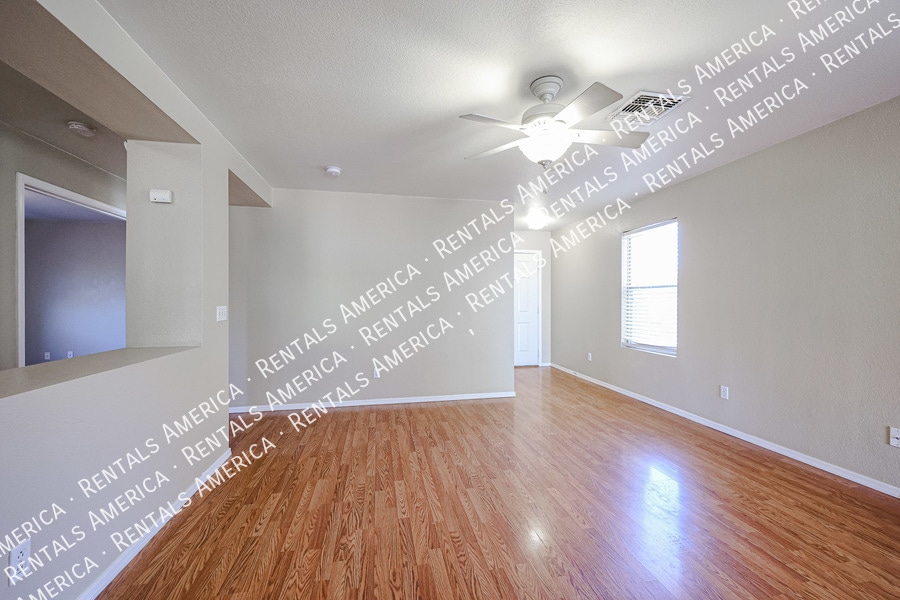 Building Photo - 9404 W Terri Lee Dr