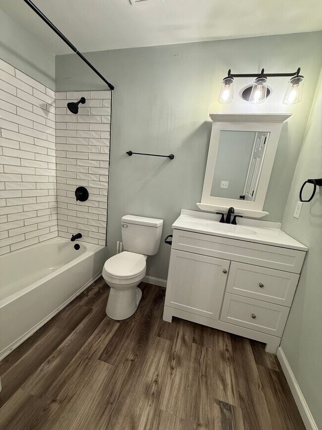 Building Photo - Charming 3-Bedroom Single-Family Home in N...
