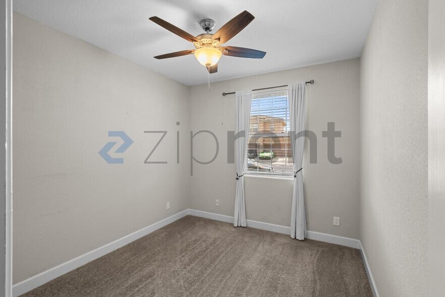 Building Photo - Unit