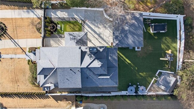 Building Photo - 1812 Wellbourne Dr NE