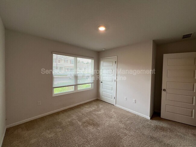 Building Photo - 5740 Guinevere Ln