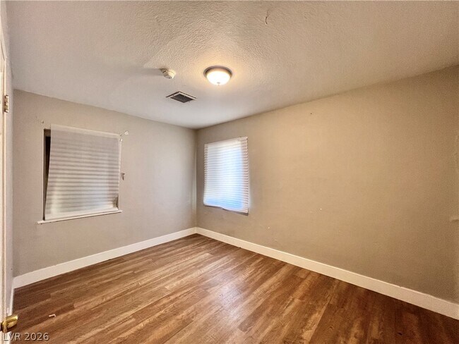 Building Photo - 2410 Poplar Ave