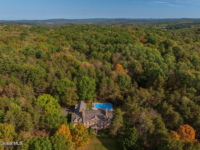 Building Photo - 147 Rock City Rd