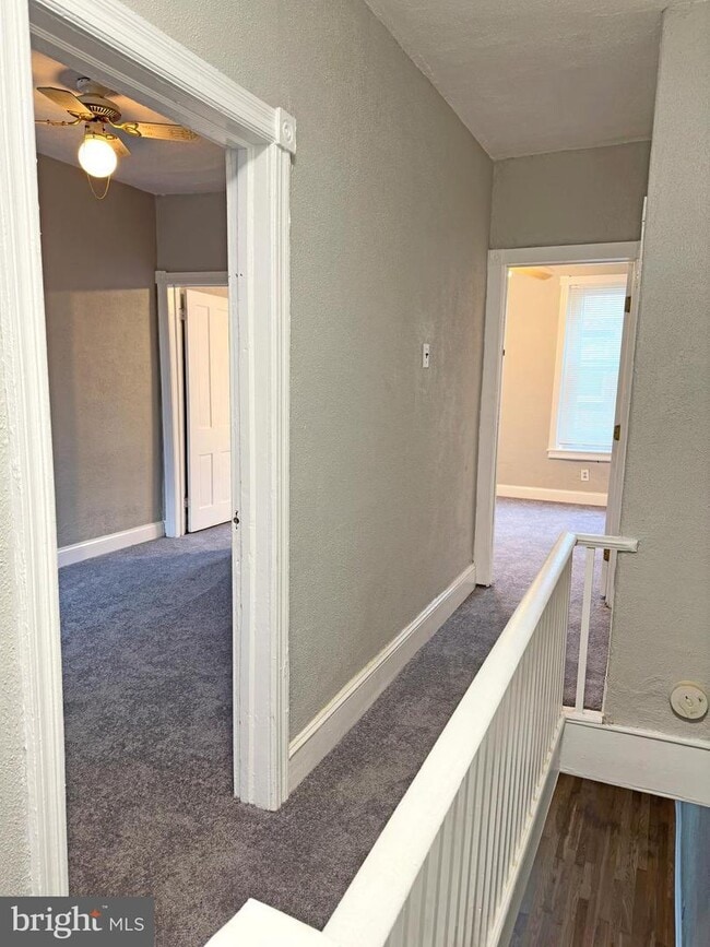 Building Photo - 1528 S Hollywood St