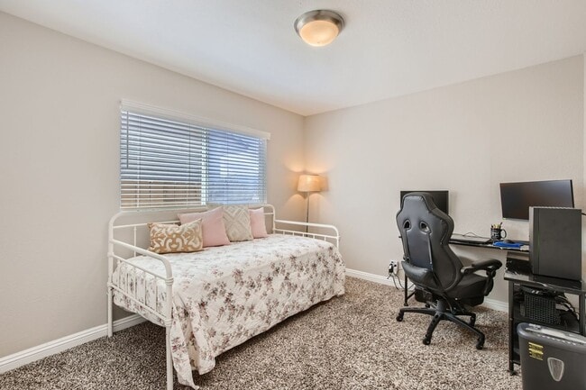 Building Photo - Impressive Oceanside Home For Rent