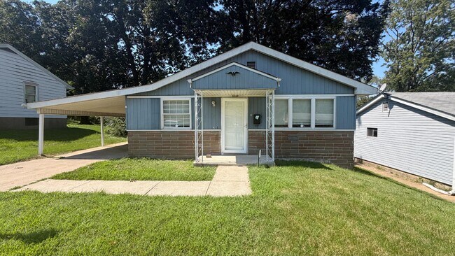 Building Photo - 10049 Lilac Ave