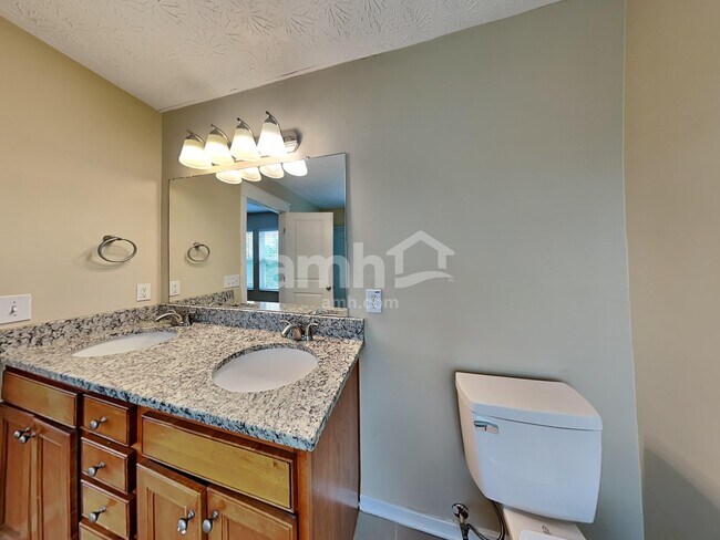 Building Photo - 1085 McCoy Dr