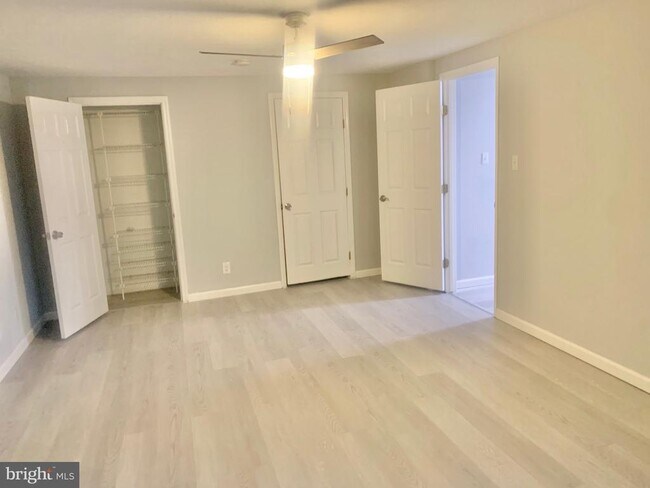 Building Photo - 5 Cranberry Ct