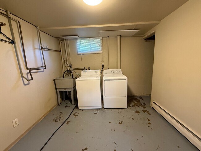 Building Photo - Charming 4-Bedroom Ranch Near Downtown Littleton!!