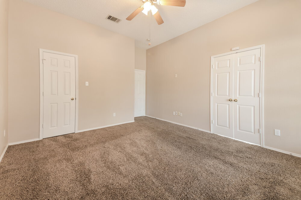 Building Photo - 1110 Pin Oak Ln