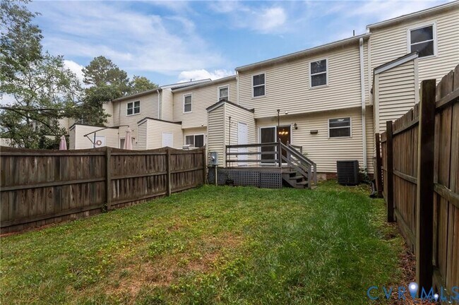 Building Photo - 2613 Chancer Dr