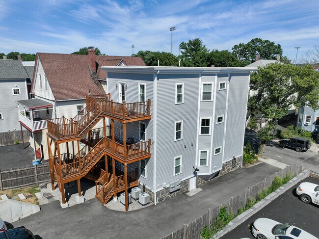Building Photo - 18 Armandine St