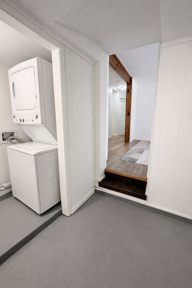 Building Photo - 117 Sylvia St