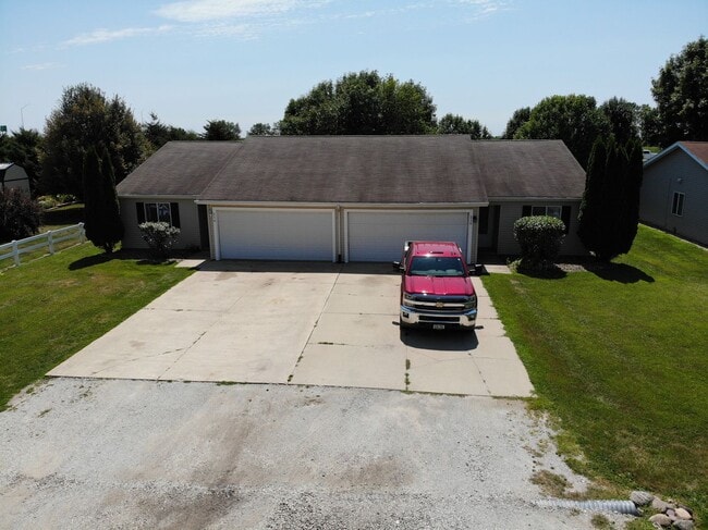 Building Photo - 226-228 Haws Dr.
