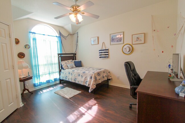 Building Photo - Stately 4-Bedroom, 3-Bath Home with Modern...