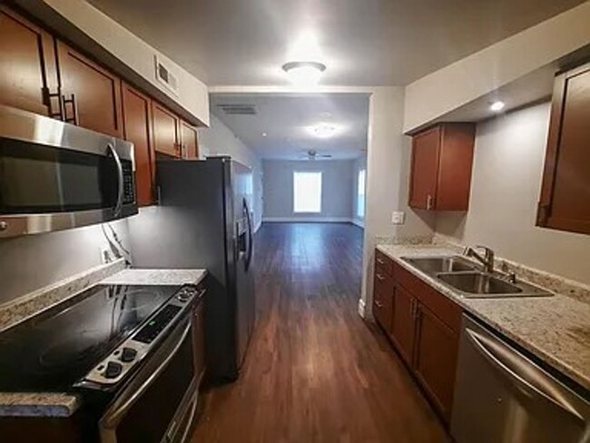 Building Photo - Updated 2 Bedroom | 1 Bathroom  868 Square...