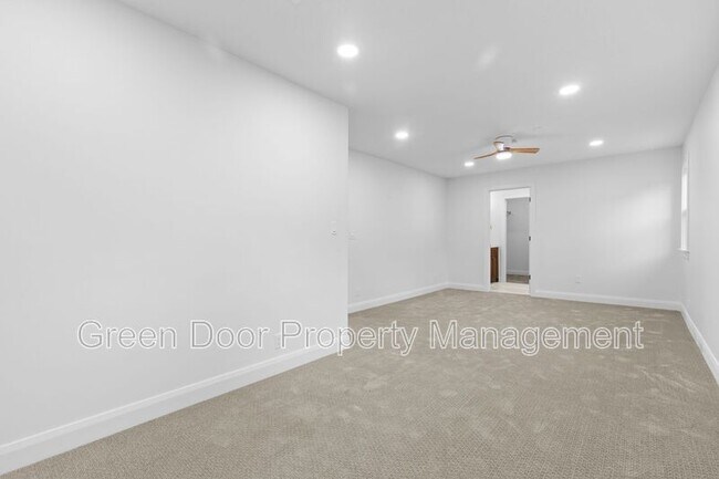 Building Photo - 2460 Dimple Dell Rd