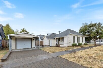 Building Photo - Charming & Updated Home with Garage