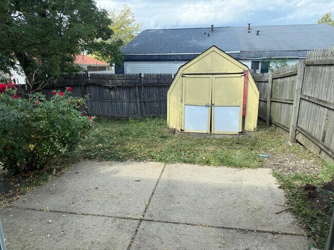 Building Photo - 1742 Amherst Cir