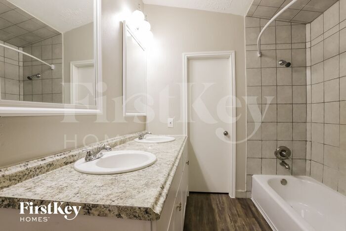 Building Photo - 10434 Lazy Meadows Dr